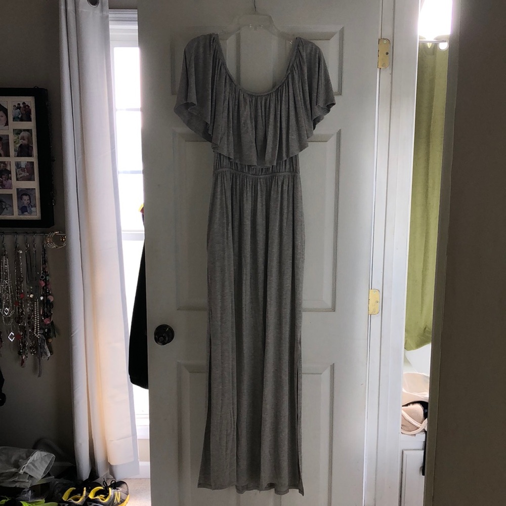 👗Worn once, women’s maxi dress. Great comfortable piece for your closet, size L